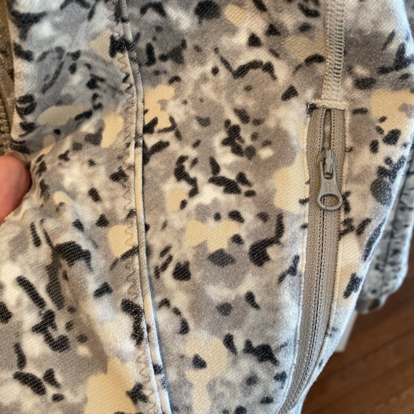 Lululemon zip up - Picture 3 of 5